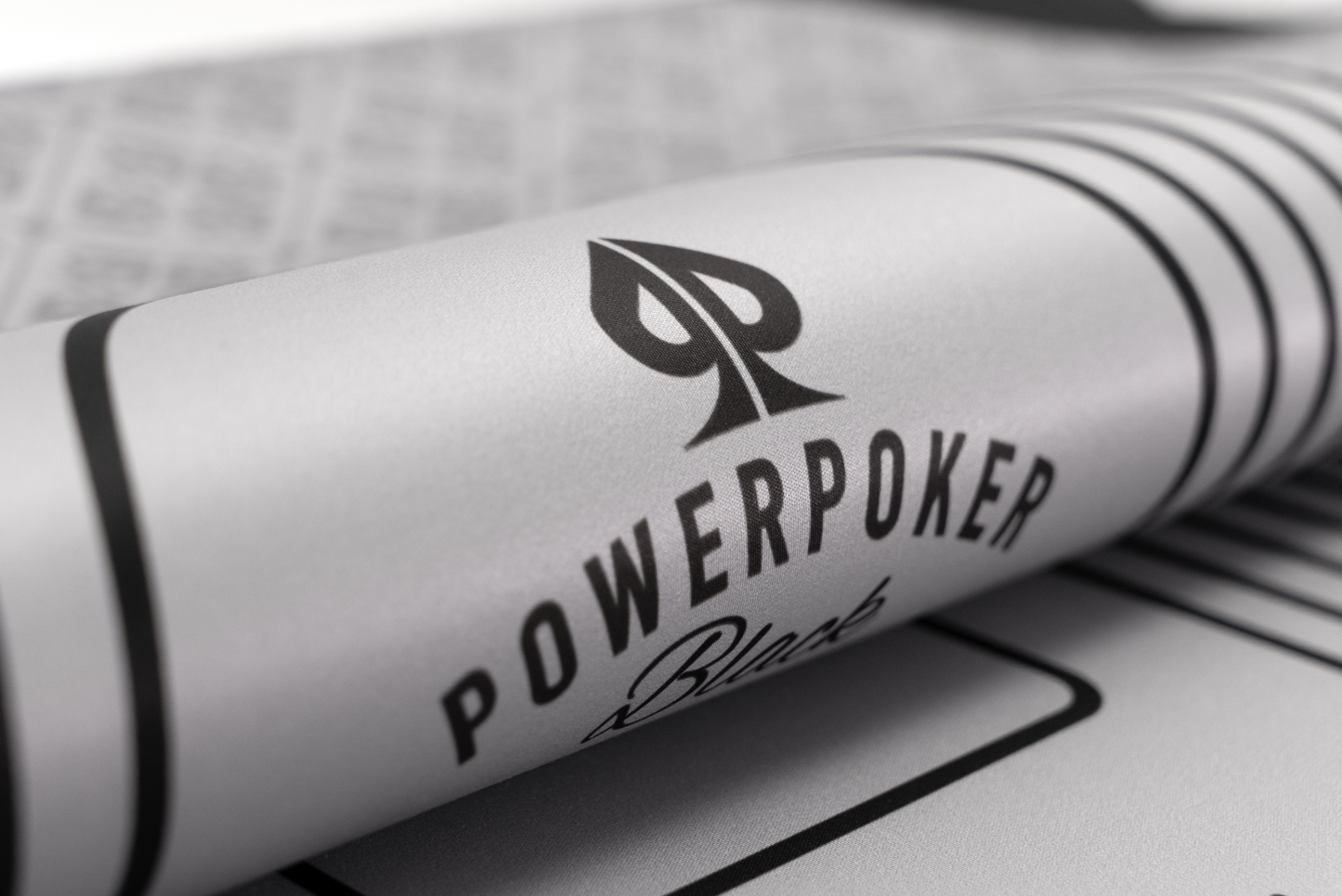 PowerPoker Pokermatte Black Edition Nahaufnahme Logoaufdruck